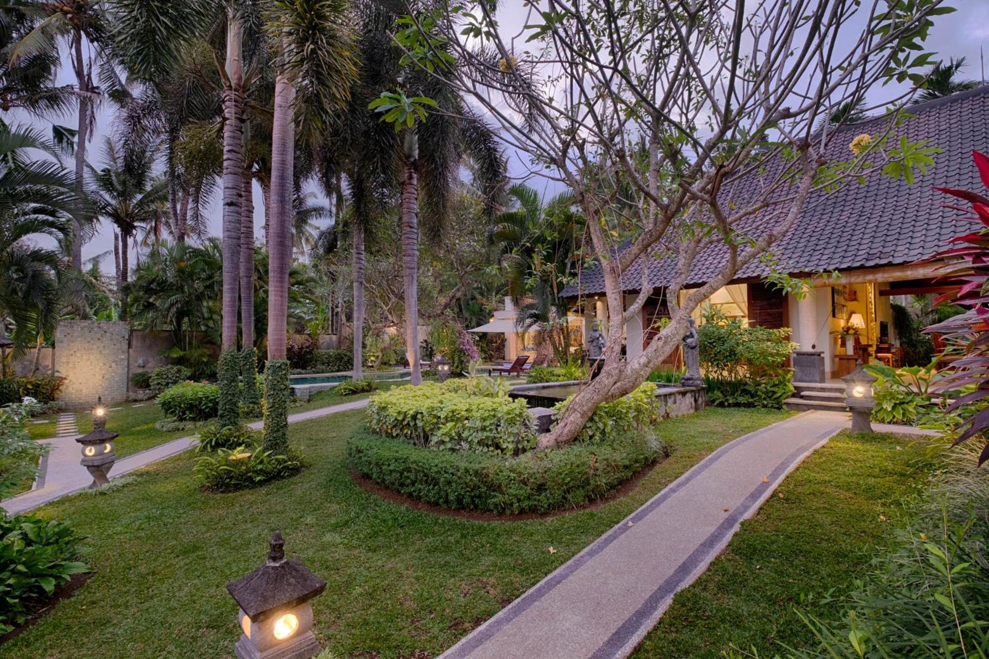 Kutus Kutus Saba Beach Villa Джокьякарта Экстерьер фото