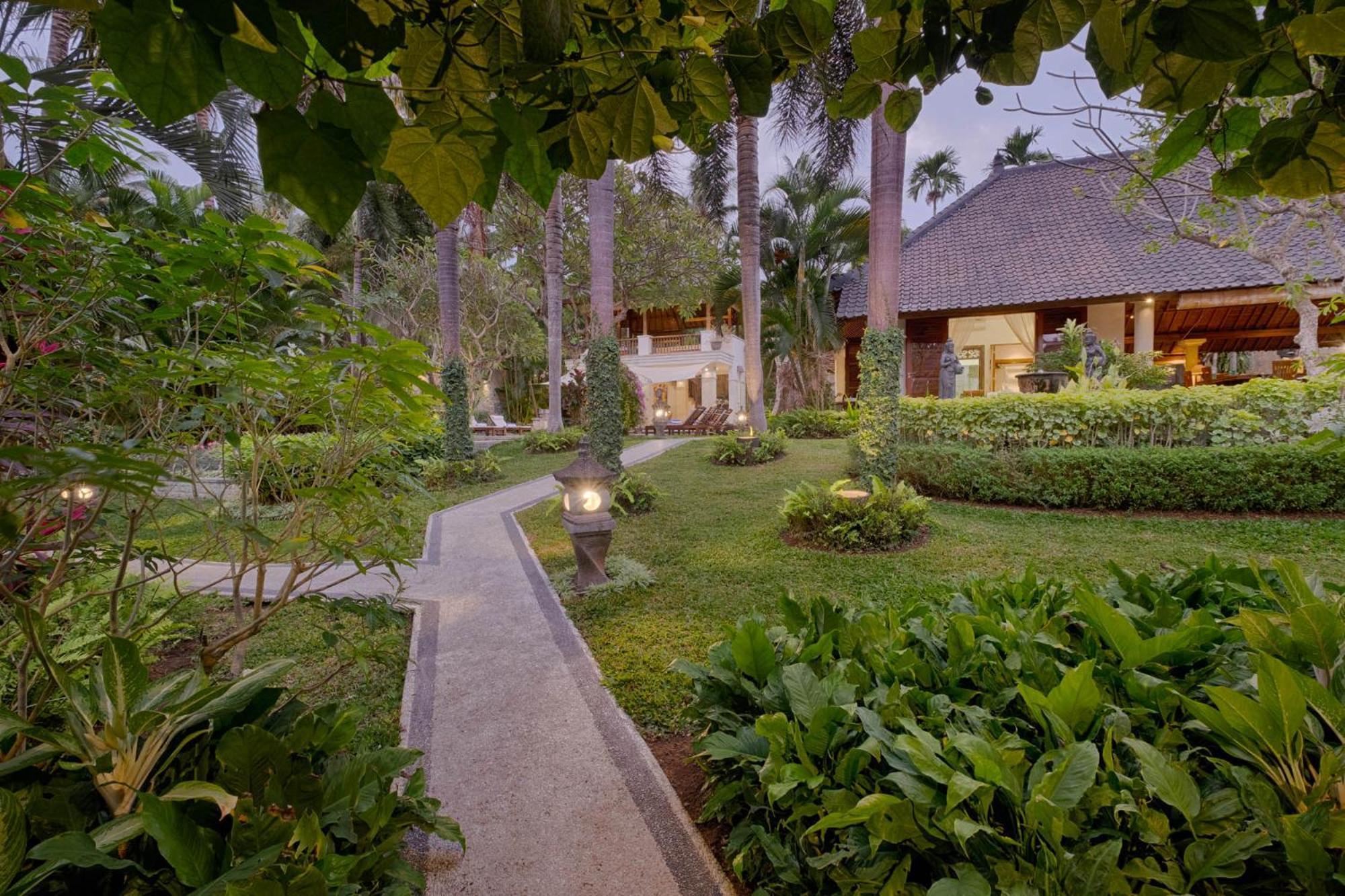Kutus Kutus Saba Beach Villa Джокьякарта Экстерьер фото