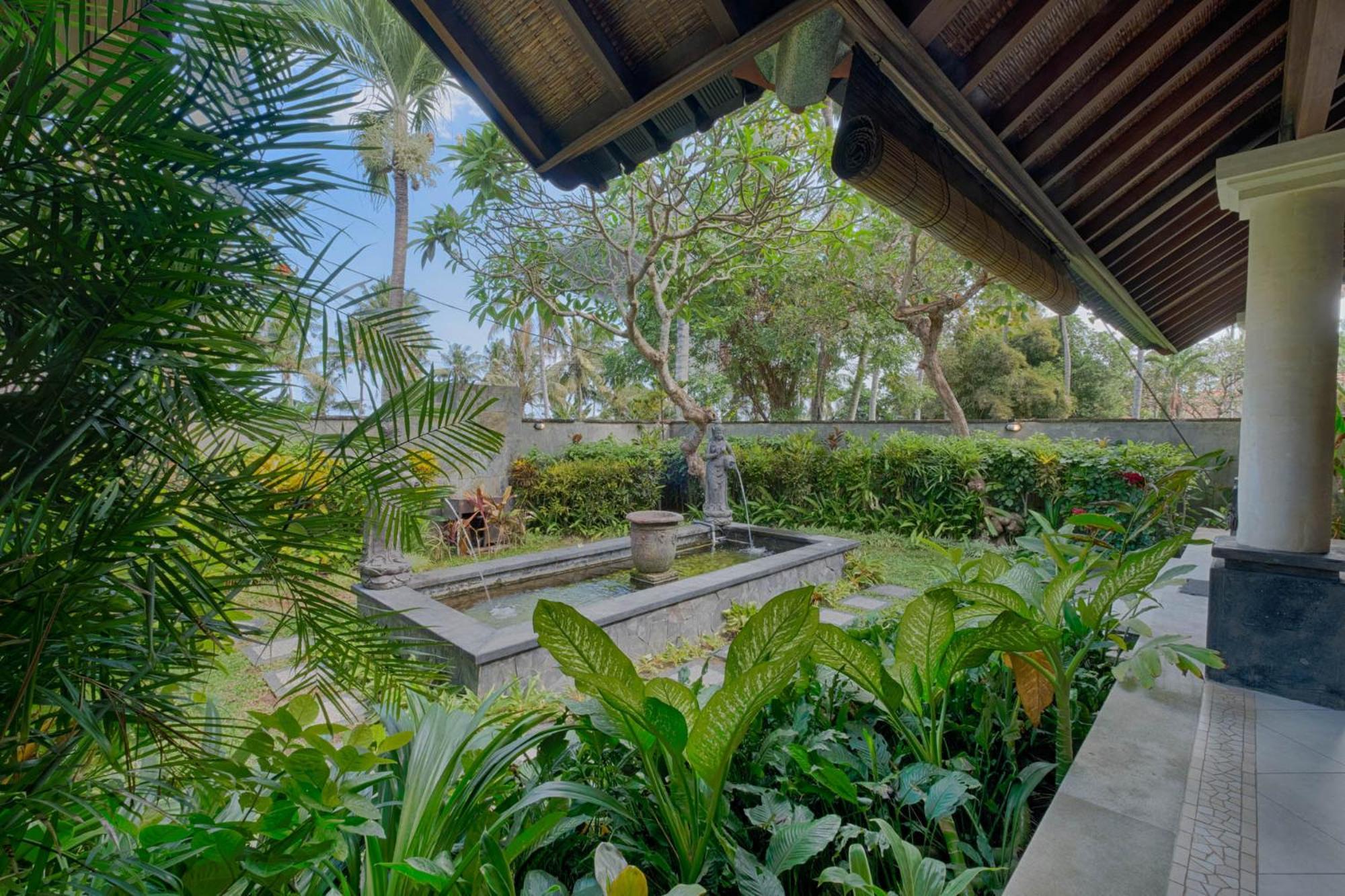 Kutus Kutus Saba Beach Villa Джокьякарта Экстерьер фото